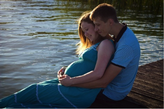 pregnant-couple
